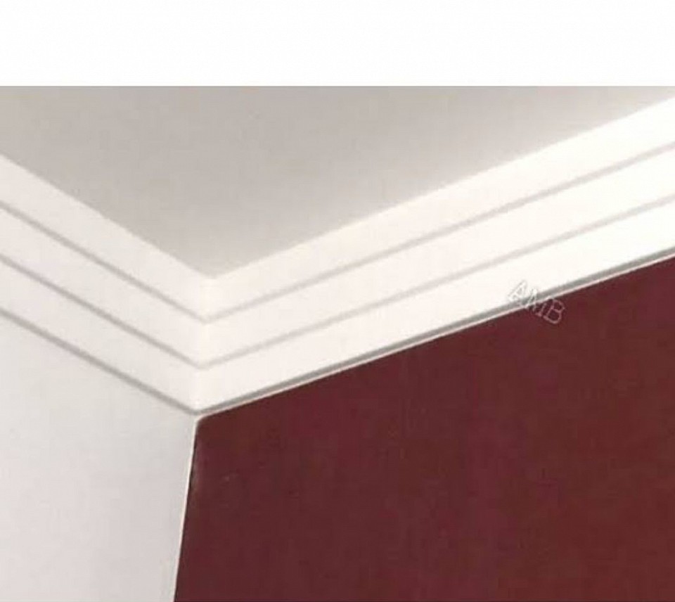 Moldura: Na construção civil, moldura é um elemento arquitetônico utilizado para dar acabamento, proteção e estética a diversos componentes da obra. Ela pode ser aplicada em portas, janelas, fachadas e tetos.